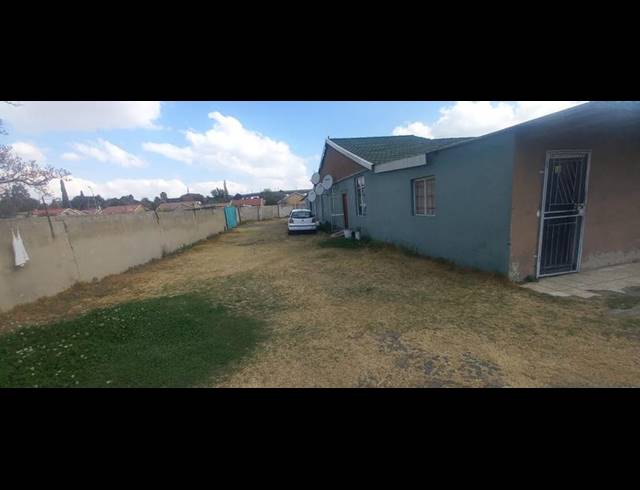 15 BEDROOM HOUSE FOR SALE IN RHODESFIELD